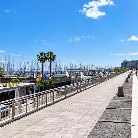 Muelle Deportivo Las Palmas / Gran Canaria